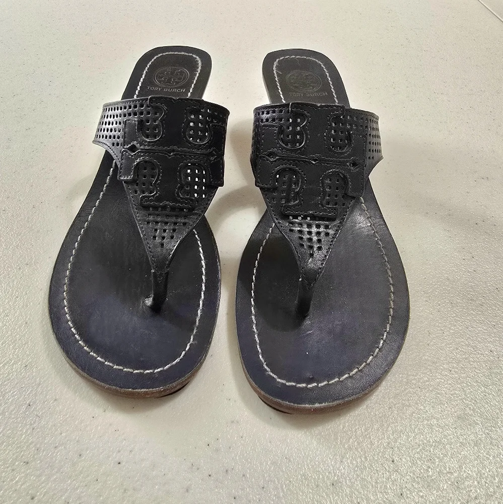 Tory Burch heel logo